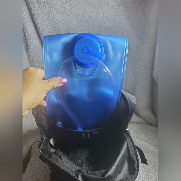 Everfun Hydration Backpack 18L with Water Bladder 2L/3L Hiking Water Backpack Wo - Picture 10 of 16